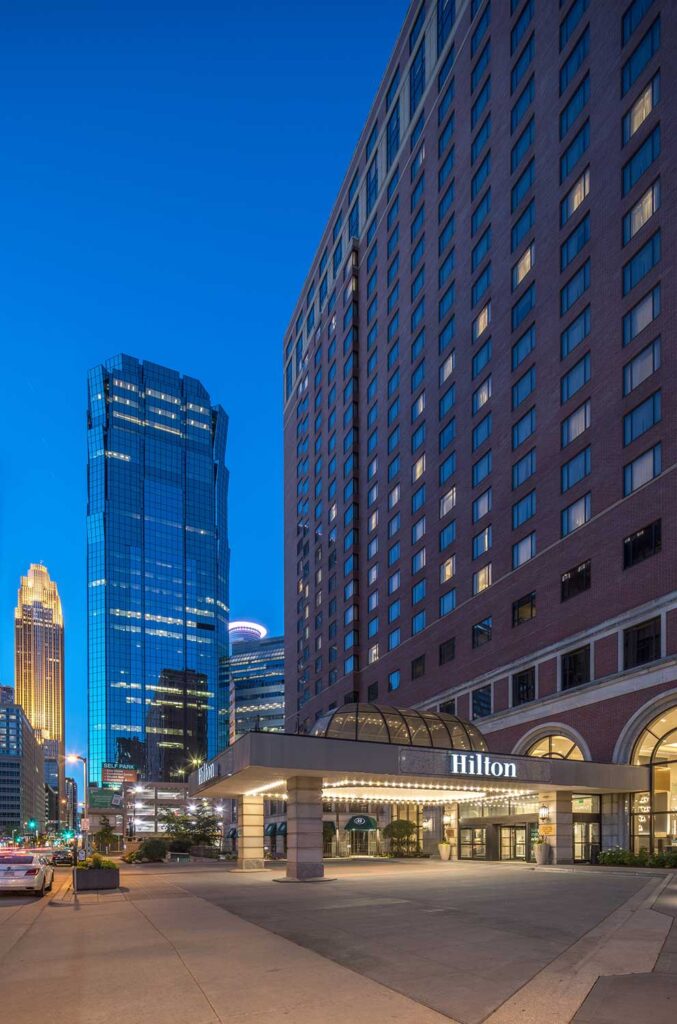 Photo of the front entrance of the HIlton Minneapolis